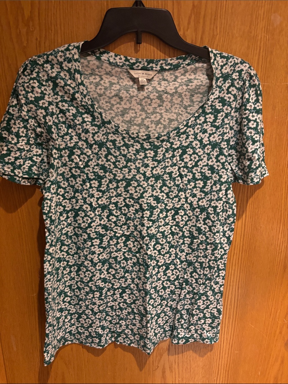 Lucky Brand, short sleeve green floral tee
Scoop neckline, Small
